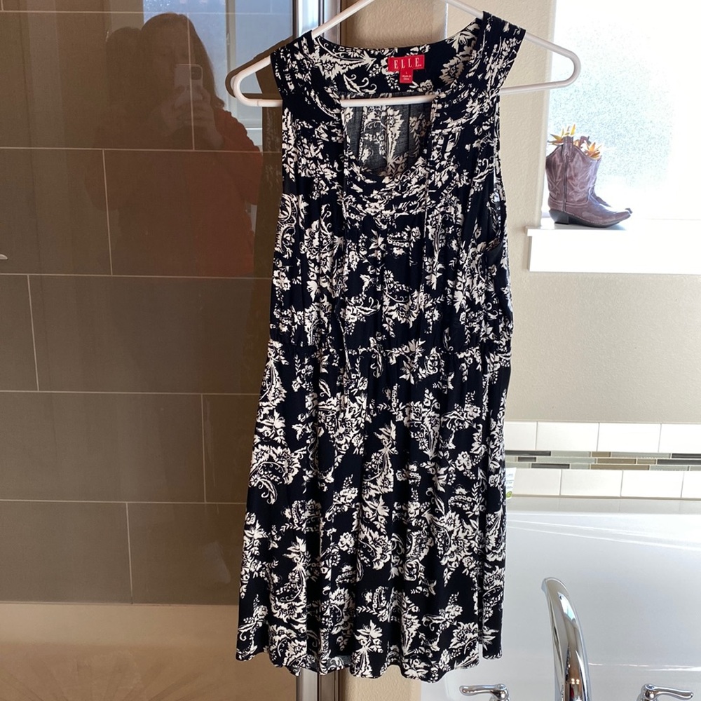 EllE black and white floral print dress with elastic waste.